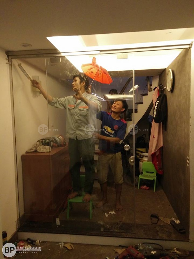 Thi công cửa kính trượt lùa Anh Huy Đặng Văn Ngữ buiphat.vn 